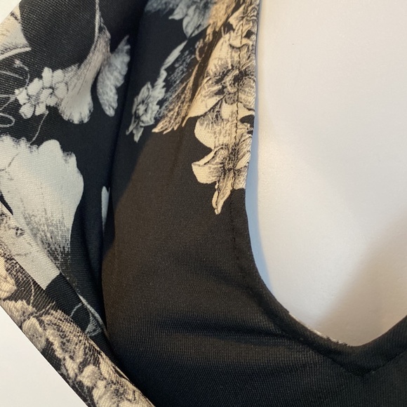 BCBGMAXAZRIA Laudy v-neck midi dress with black and white florals size XS - Picture 5 of 14
